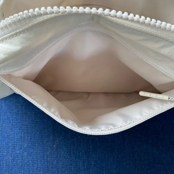 Lululemon Athletica Everywhere Belt Bag Large Cream Crossbody Bag - Picture 6 of 10